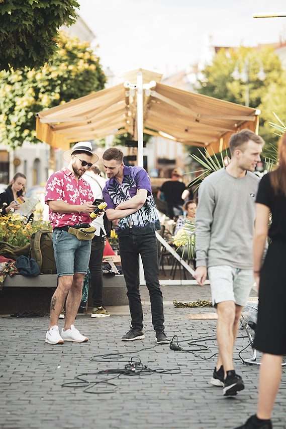 V. Baumila pristato akustinę vasaros hito versiją 