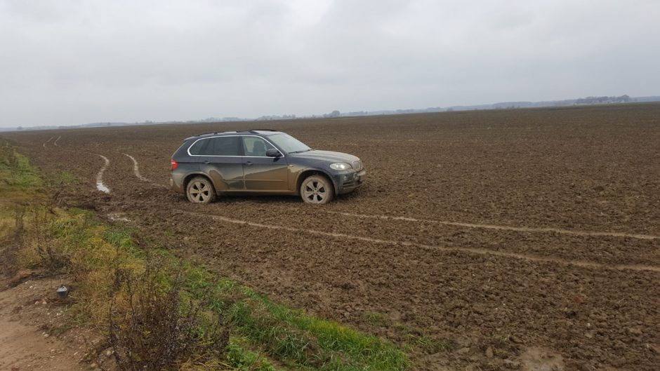 Sustabdyti vogtą BMW pasieniečiams pavyko tik kulkomis