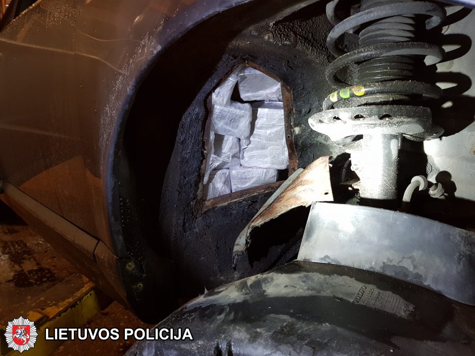 Stambus laimikis: policija sulaikė milijono eurų vertės hašišo kontrabandą
