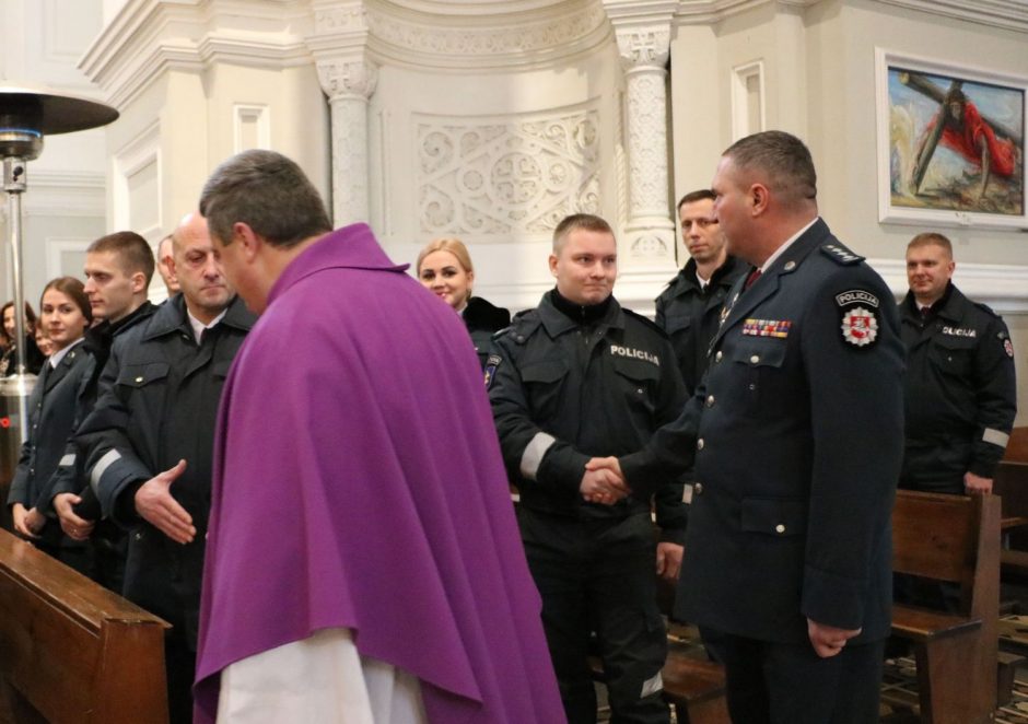 Apdovanotas gausus būrys Kauno pareigūnų