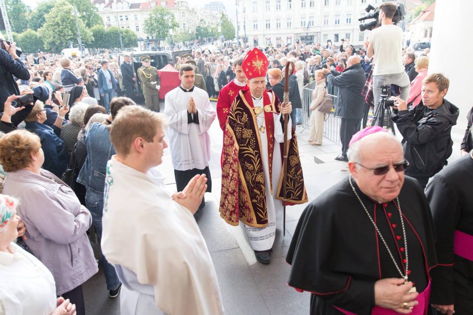 Į Vilnių atvežtas T. Matulionio sarkofagas