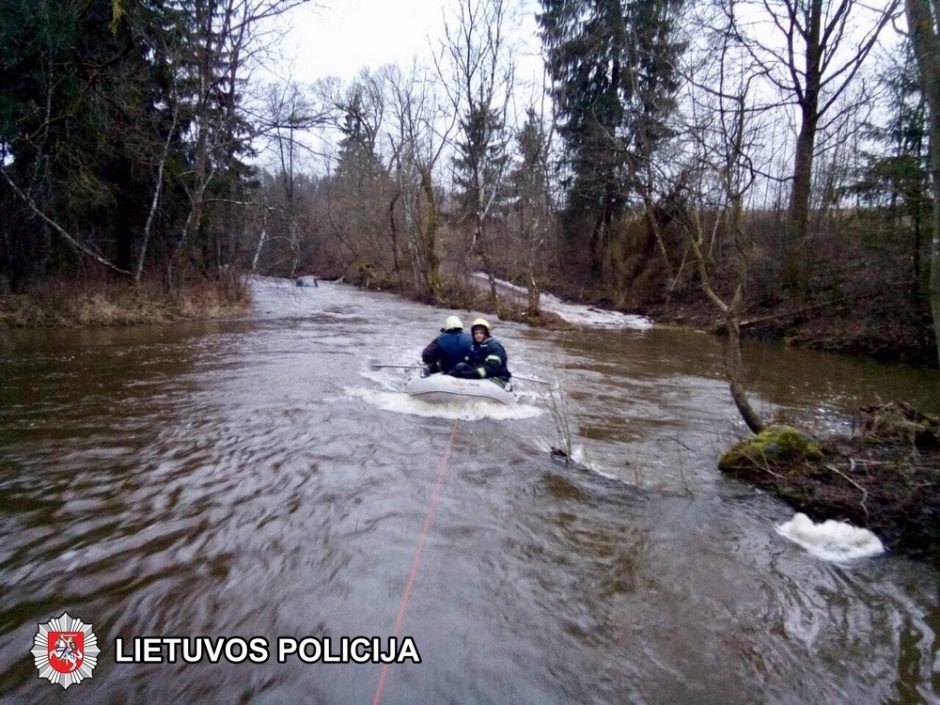 Įkaušusių vyrukų linksma kelionė baigėsi kurioziškai