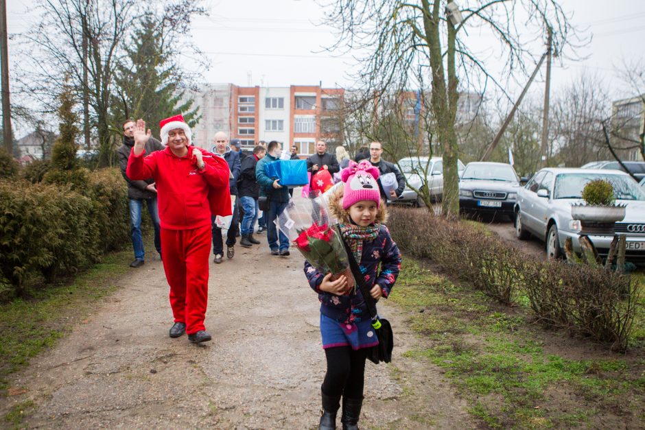 Geraširdžiai pravirkdė skurdžiai gyvenančią šeimą