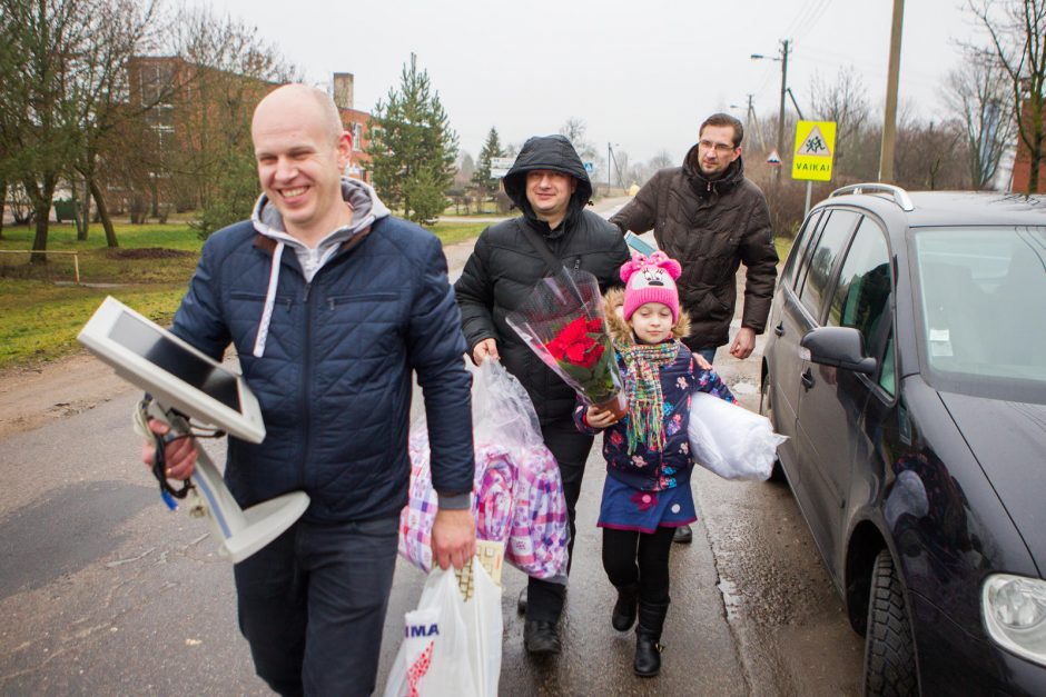 Geraširdžiai pravirkdė skurdžiai gyvenančią šeimą