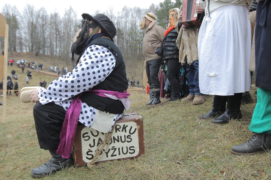 Neeilinės Užgavėnės: varyti žiemos nereikėjo – ji pati pabėgo