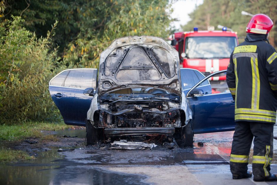 Prie Kleboniškio tilto supleškėjo automobilis