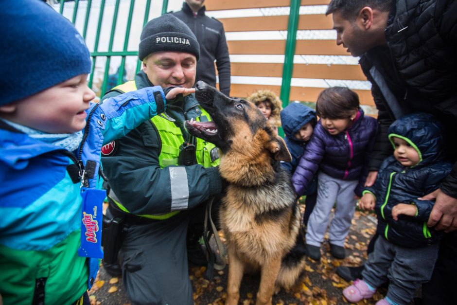 Pabėgėliai policininkų prašė ekskursijos