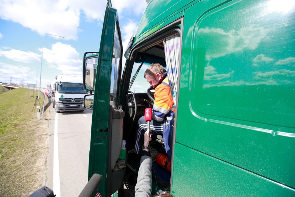 Tragiška avarija Kaune: susidūrus sunkvežimiui ir automobiliui žuvo vairuotojas