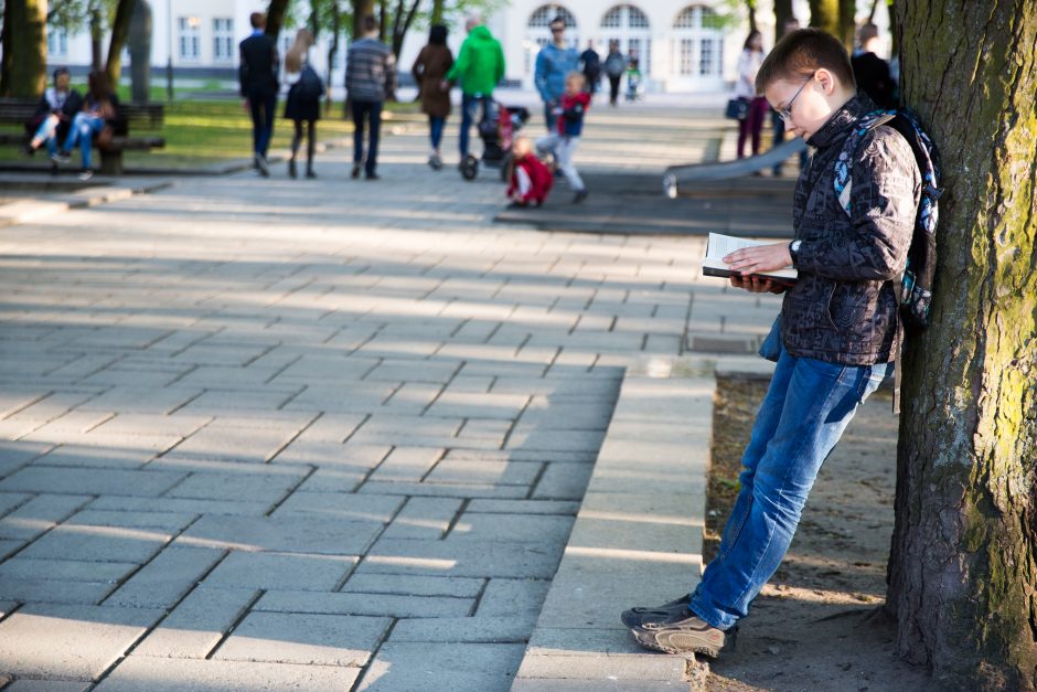 Vietoj tylos minutės – plojimai ir rokas