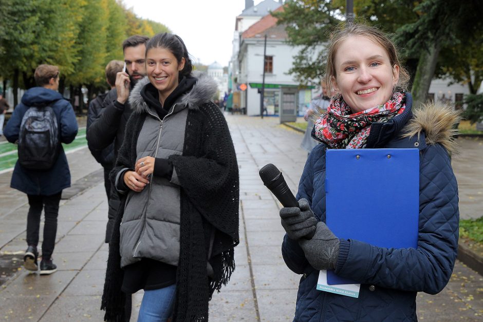 Studentai miestiečiams dalijo šimtmečio moliūgienę