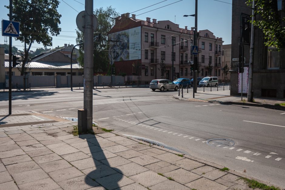 Apie naujovę prie Kauno perėjų: ji skirta tiems, kurie nosis įkišę į telefonus