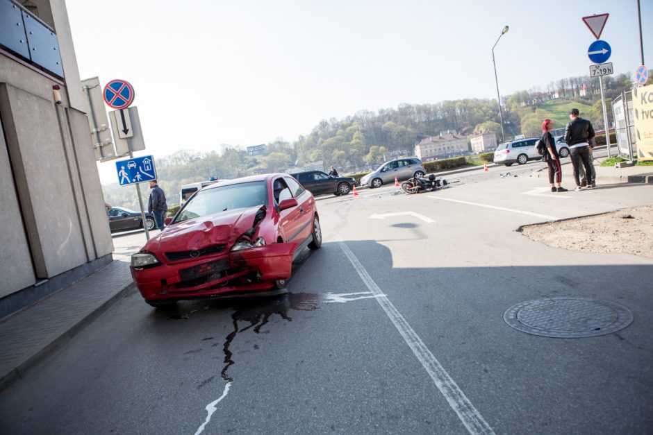 Kauno centre – motociklo ir automobilio avarija