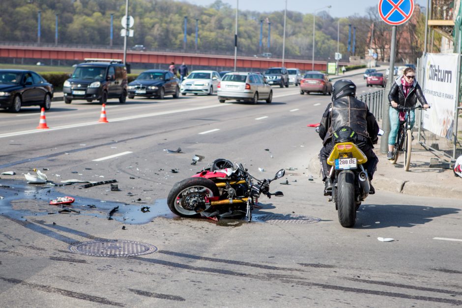 Kauno centre – motociklo ir automobilio avarija