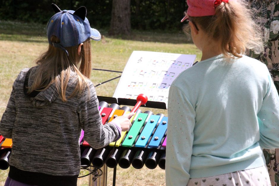 Vaikų ligoninėje – muzikos garsai ir linkėjimai greičiau sveikti