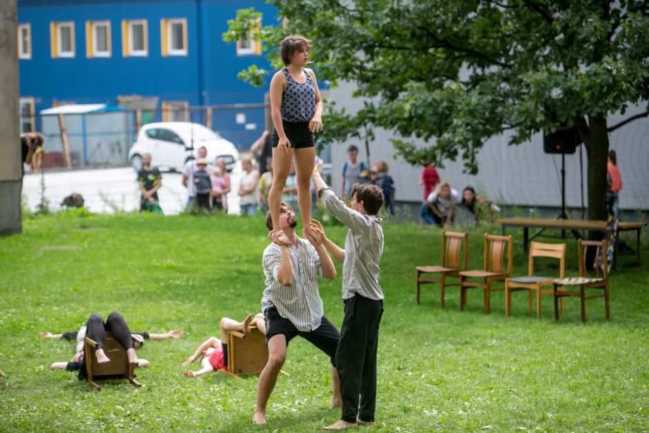 Netikėtumų festivalyje pasirodė cirko artistai