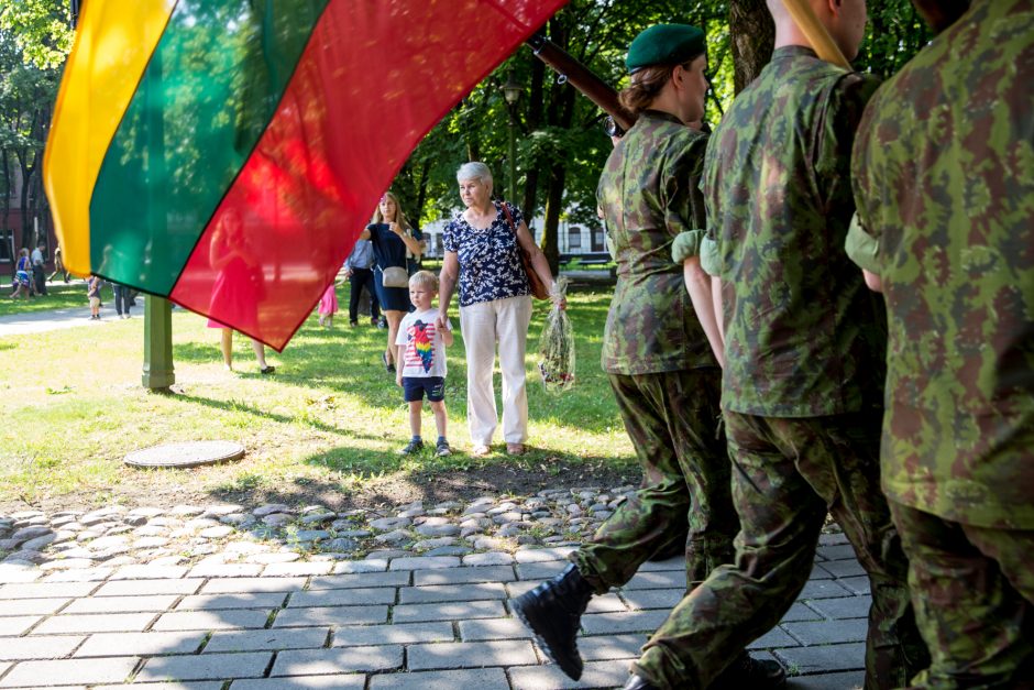 Istorinės Prezidentūros kiemelyje – leitenantų priesaika