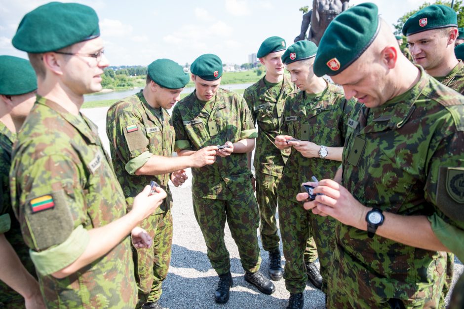 Istorinės Prezidentūros kiemelyje – leitenantų priesaika