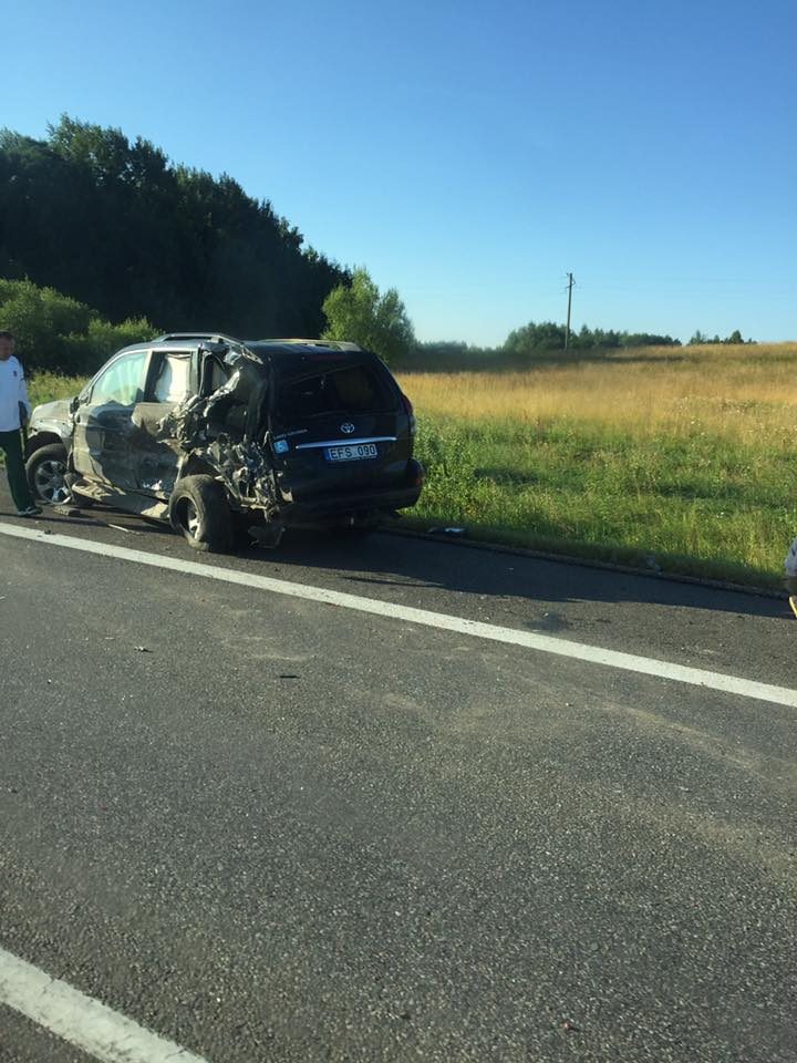 Avarija netoli Elektrėnų: kelio nepasidalijo sunkvežimis ir „Toyota“