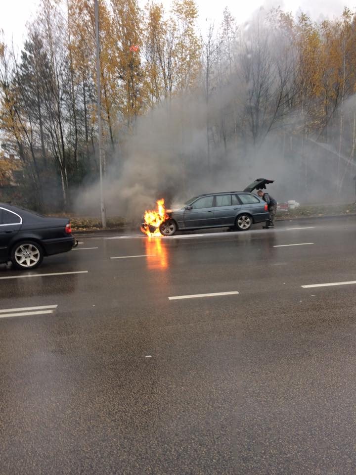 Šiaurės prospekte supleškėjo BMW