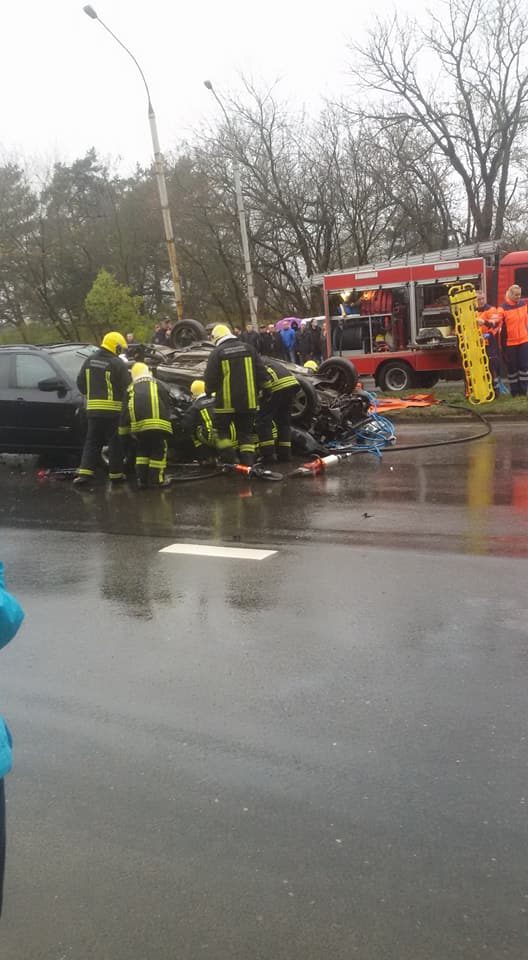 Kruvina automobilių kaktomuša Vilniuje: žuvo 20-metė mergina