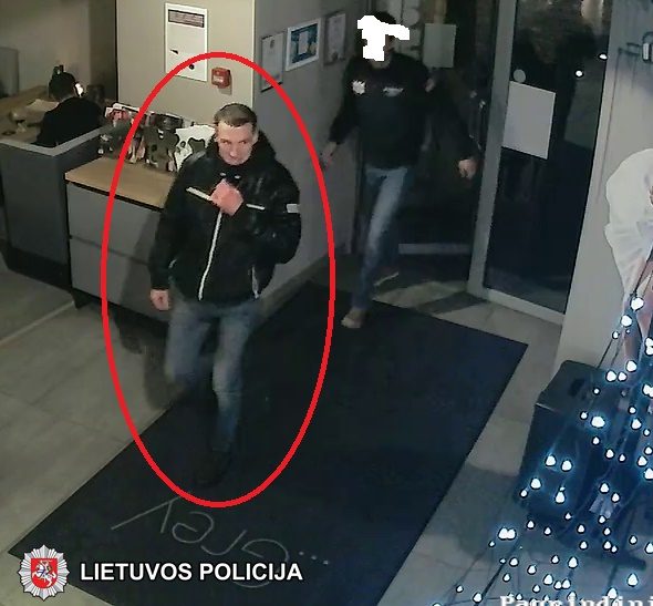 Policija prašo padėti rasi butą Senamiestyje apšvarinusį vyrą