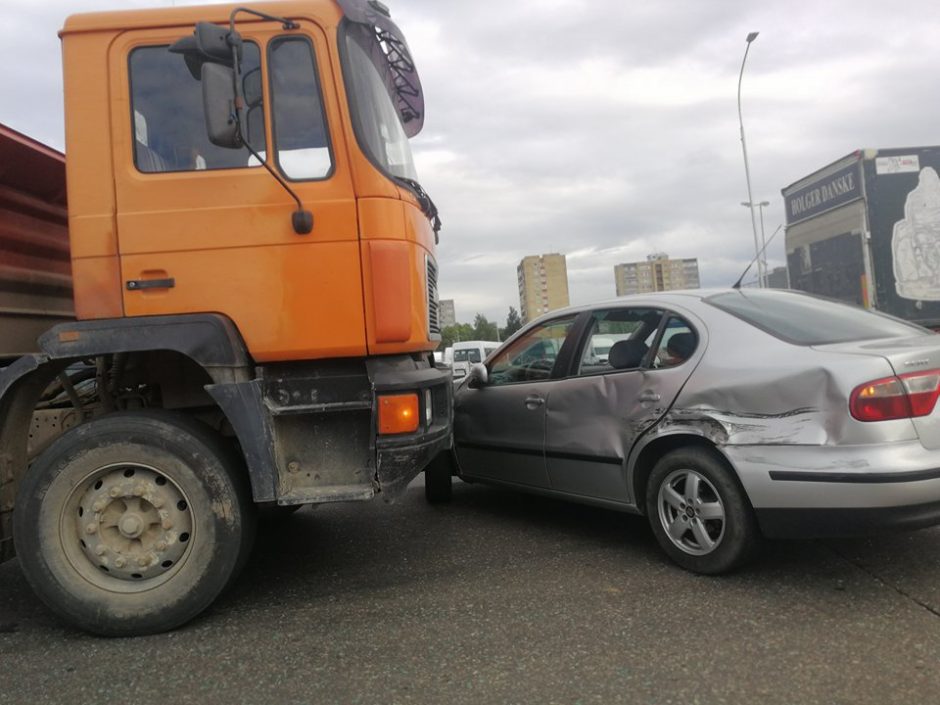 Kauniečiai informuoja: dėl avarijos judrioje atkarpoje – didžiulės spūstys