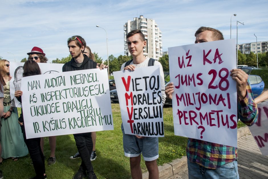 Gyvūnų teisių gynėjai protestavo prie Maisto ir veterinarijos tarnybos