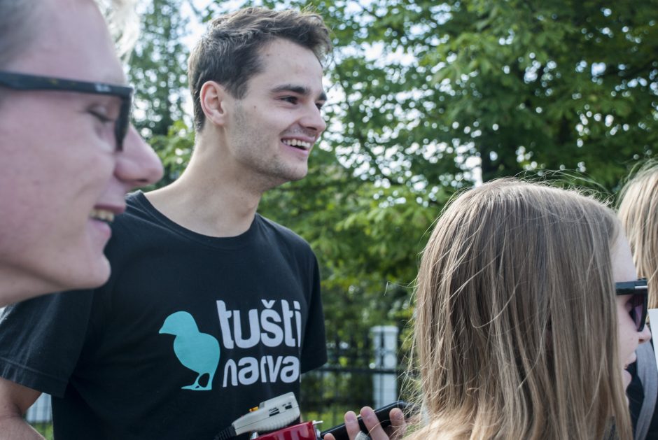 Gyvūnų teisių gynėjai protestavo prie Maisto ir veterinarijos tarnybos