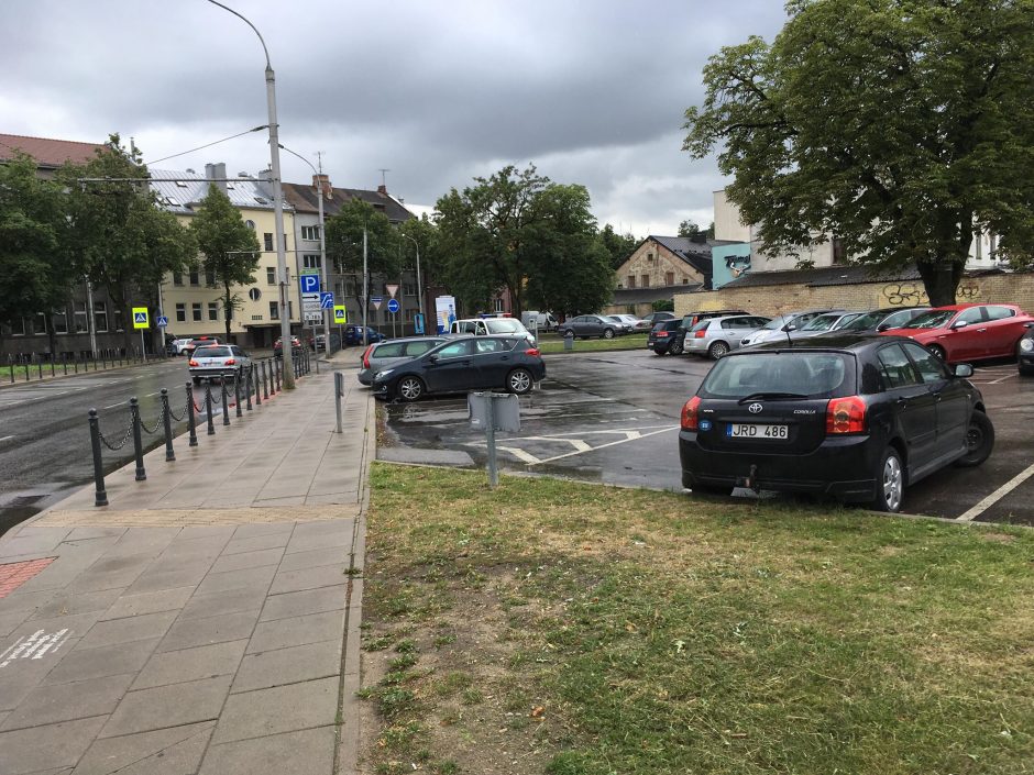 Asilas toliau siautėja – Kauno centre „Mercedes-Benz“ vairavo neblaivus 