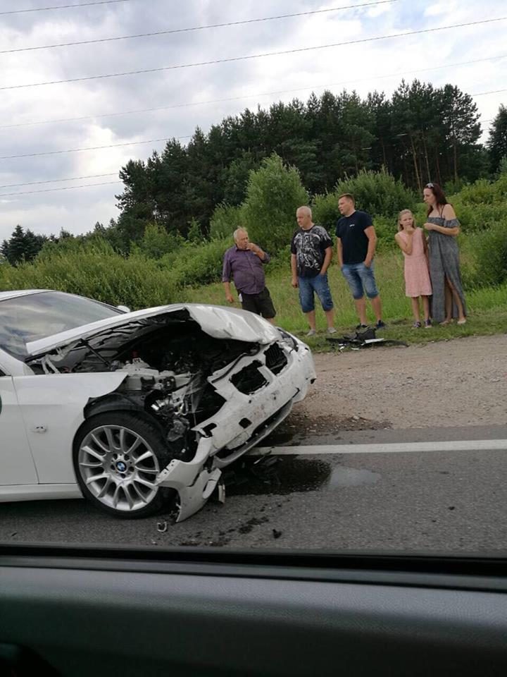 Ringauduose – BMW ir „Audi“ kaktomuša, nukentėjo trys žmonės