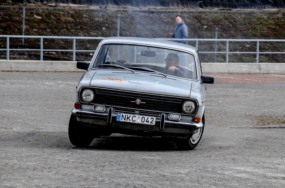 Automobilių sporto veteranai savo parakines atvers slalomo aikštelėje