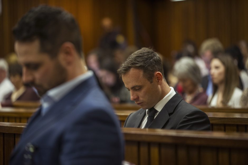 O. Pistorius už draugės nužudymą kalės 5 metus, jis jau atvežtas į kalėjimą