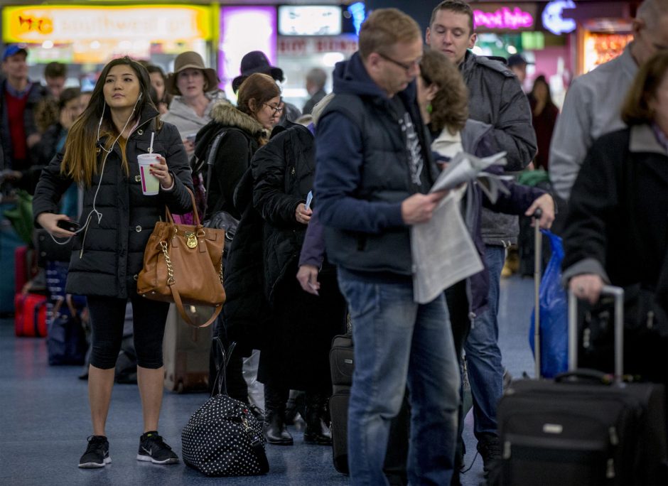 Padėkos dieną amerikiečių keliones apsunkina žiemiški orai