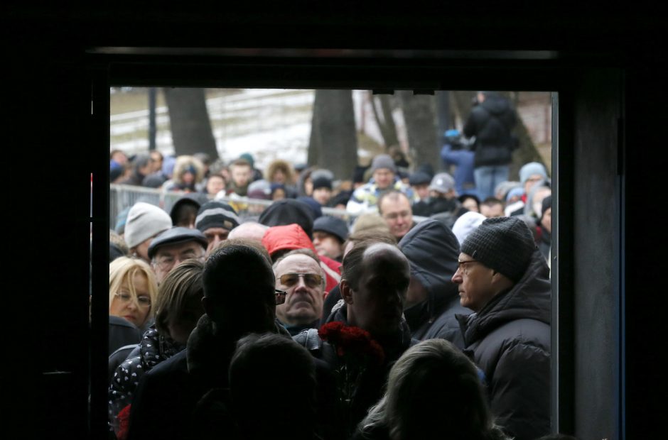 Maskvoje tūkstančiai žmonių atidavė paskutinę pagarbą nužudytam B. Nemcovui