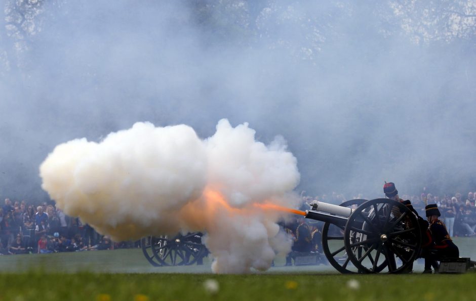 Britanijos princesės Charlotte gimimas paminėtas patrankų salvėmis