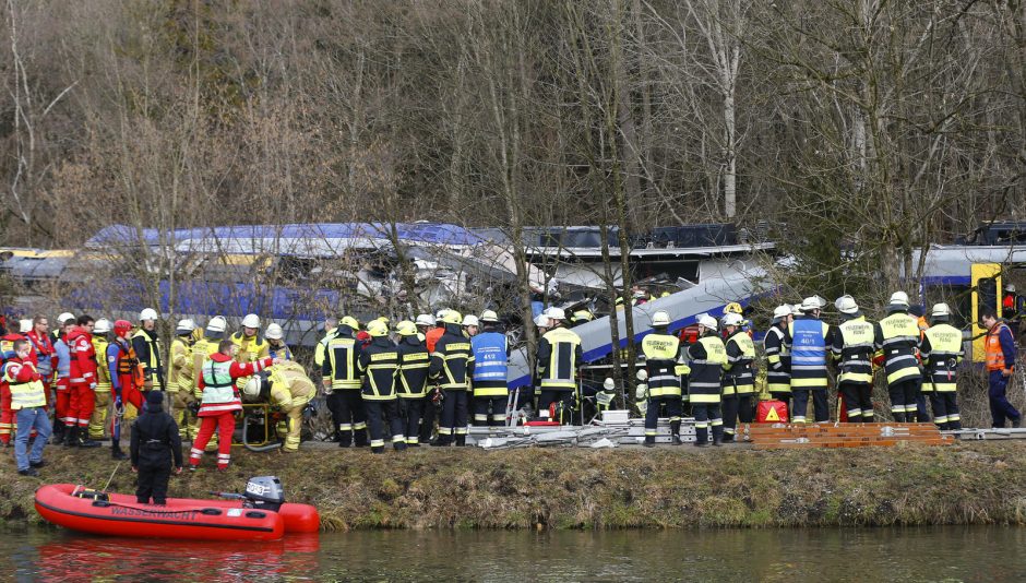 Vokietijoje – tragiška traukinių avarija: žuvo mažiausiai 9 žmonės (papildyta) 