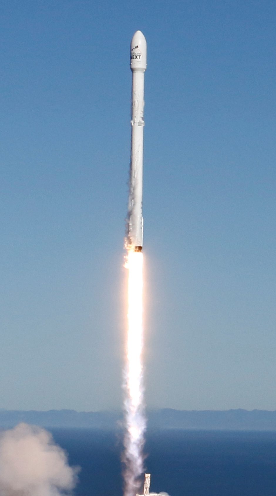 Po įvykusio sprogimo „SpaceX“ pirmąkart paleido ir nutupdė raketą