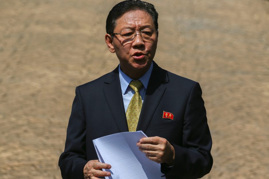 Kaltinimais pasipiktinusi Malaizija iškvietė Šiaurės Korėjos ambasadorių