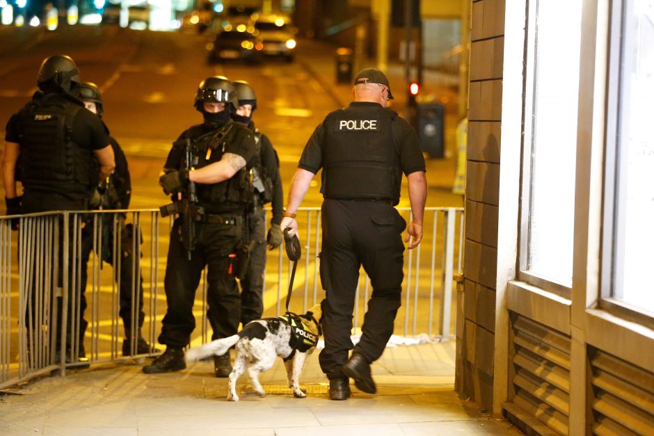Išpuolis Anglijoje: per koncertą sprogimas užmušė 22 žmones, žuvo ir teroristas