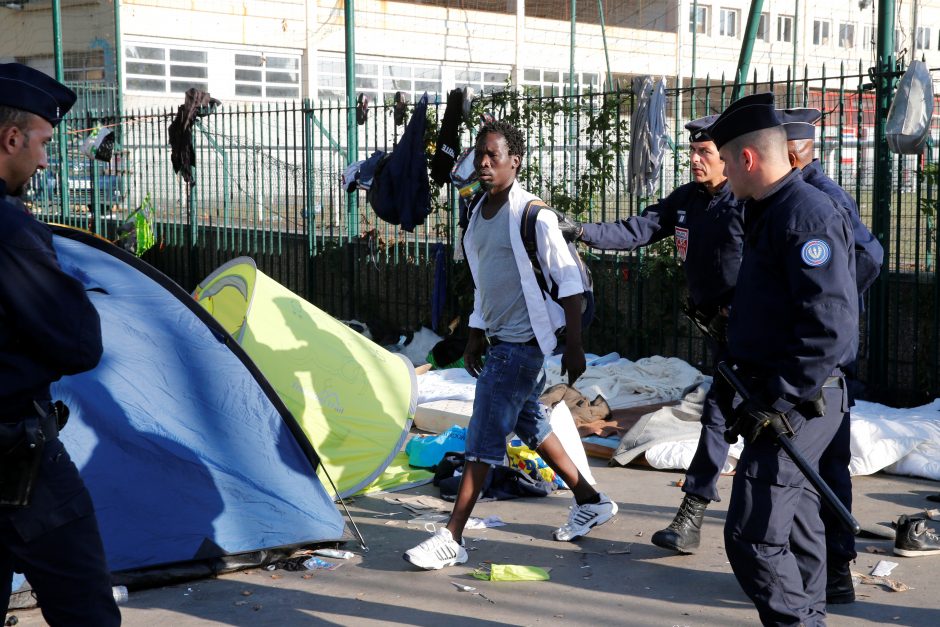 Paryžiaus policija iš neteisėtos stovyklos iškėlė 2,5 tūkst. migrantų