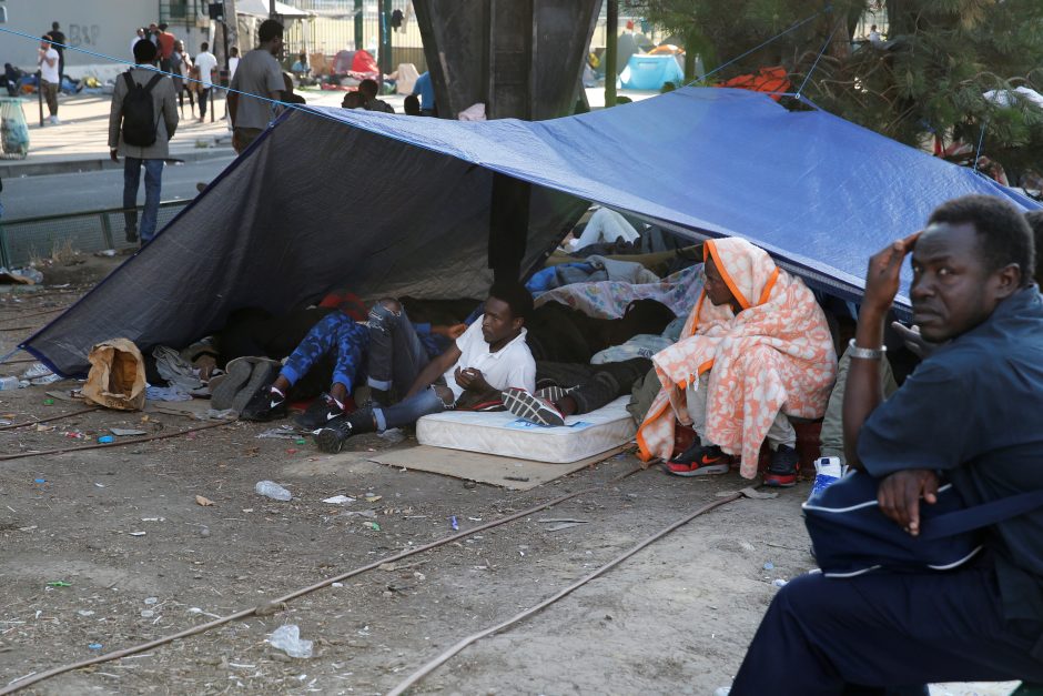 Paryžiaus policija iš neteisėtos stovyklos iškėlė 2,5 tūkst. migrantų