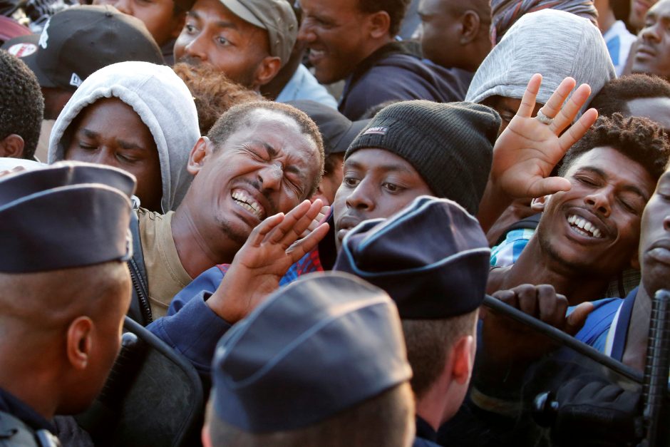 Paryžiaus policija iš neteisėtos stovyklos iškėlė 2,5 tūkst. migrantų