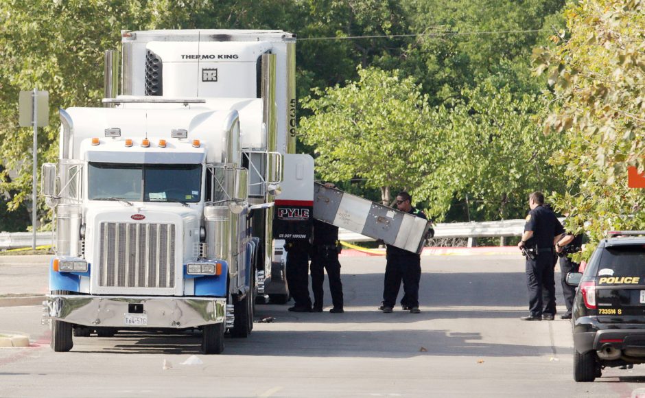 Teksase sunkvežimyje rasti devyni mirę ir 30 leisgyvių migrantų