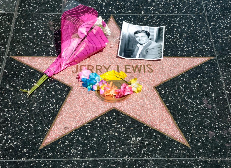 Mirė JAV komedijos legenda J. Lewisas