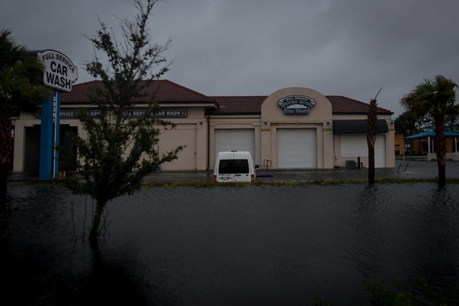 Nusilpęs uraganas „Irma“ Floridoje padarė didžiulių nuostolių