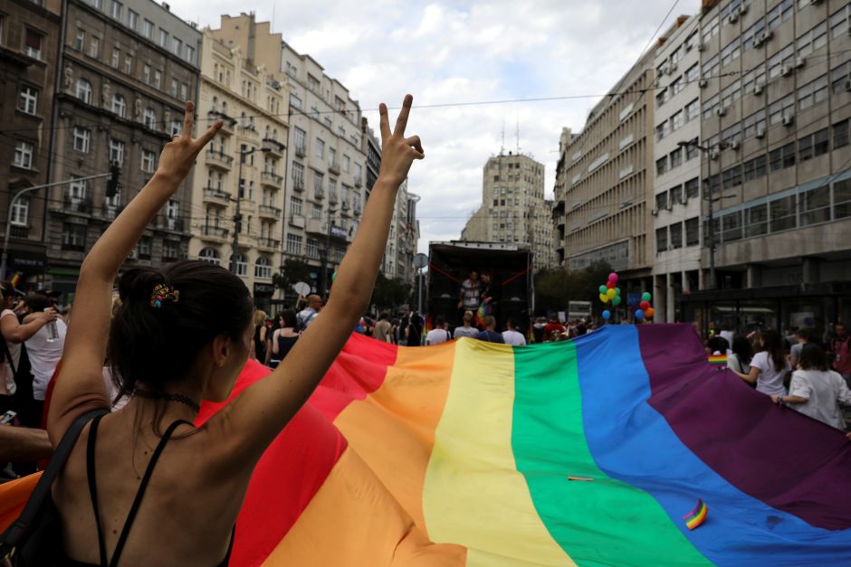 Homoseksualumo neslepianti Serbijos premjerė dalyvavo gėjų eitynėse