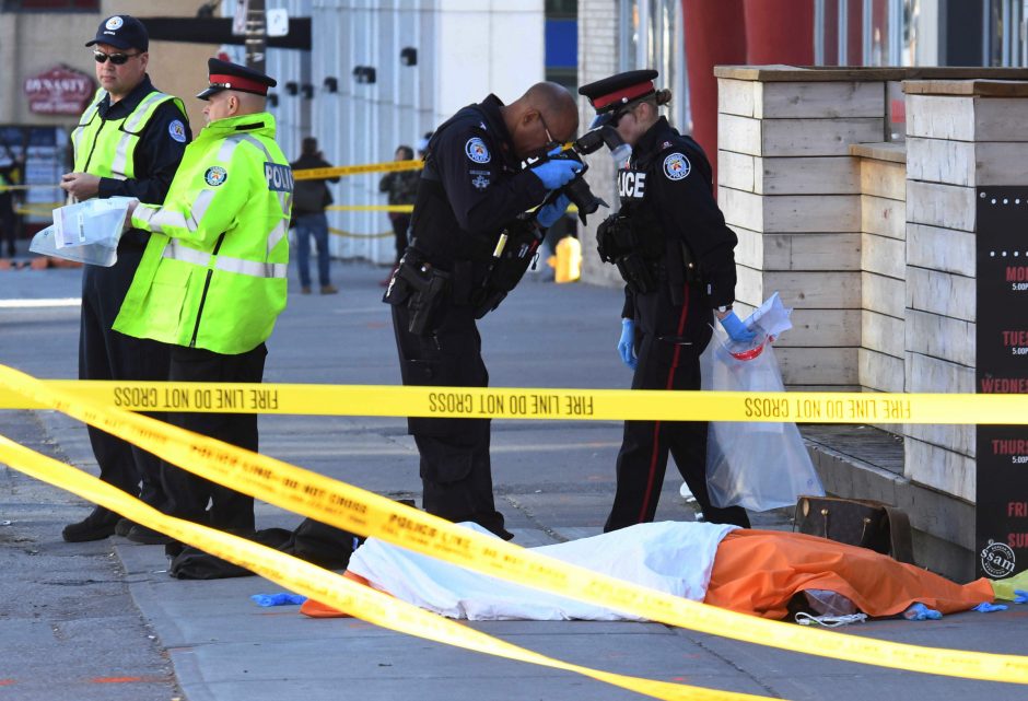 Toronte per išpuolį mikroautobusui įsirėžus į pėsčiuosius žuvo 10 žmonių