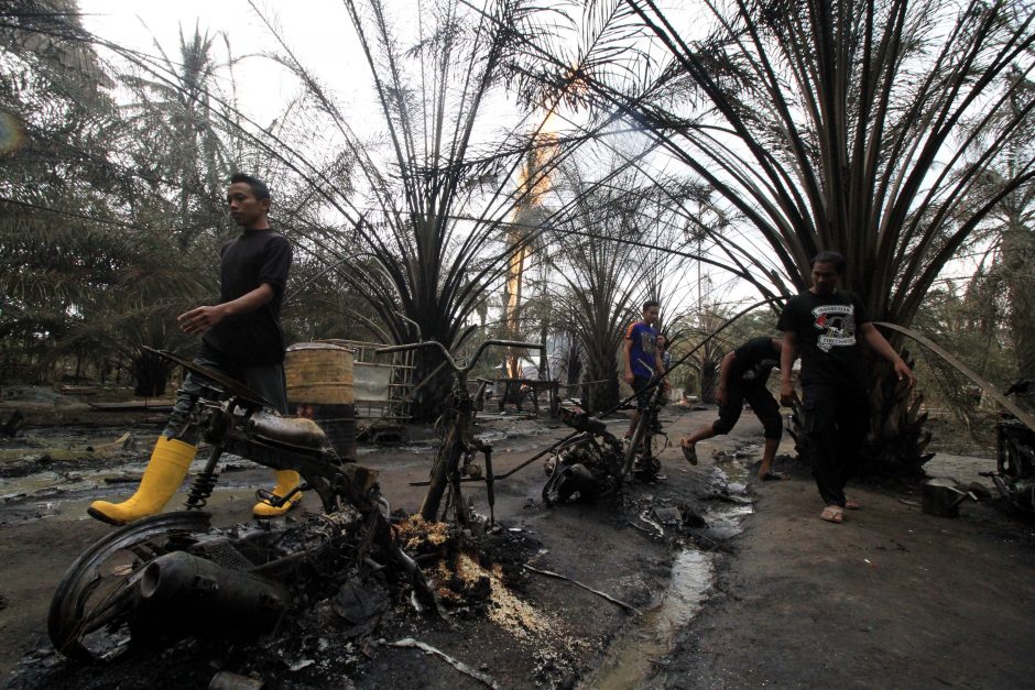 Indonezijoje per gaisrą naftos gręžinyje žuvo daugiau nei 20 žmonių