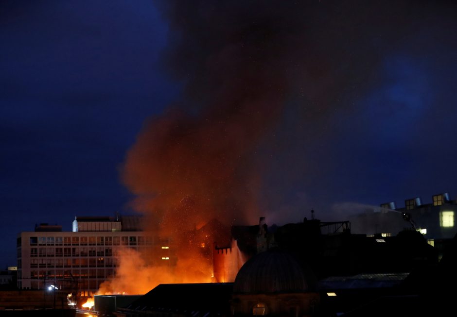 Škotijoje didžiulis gaisras nuniokojo prestižinę Glazgo meno mokyklą