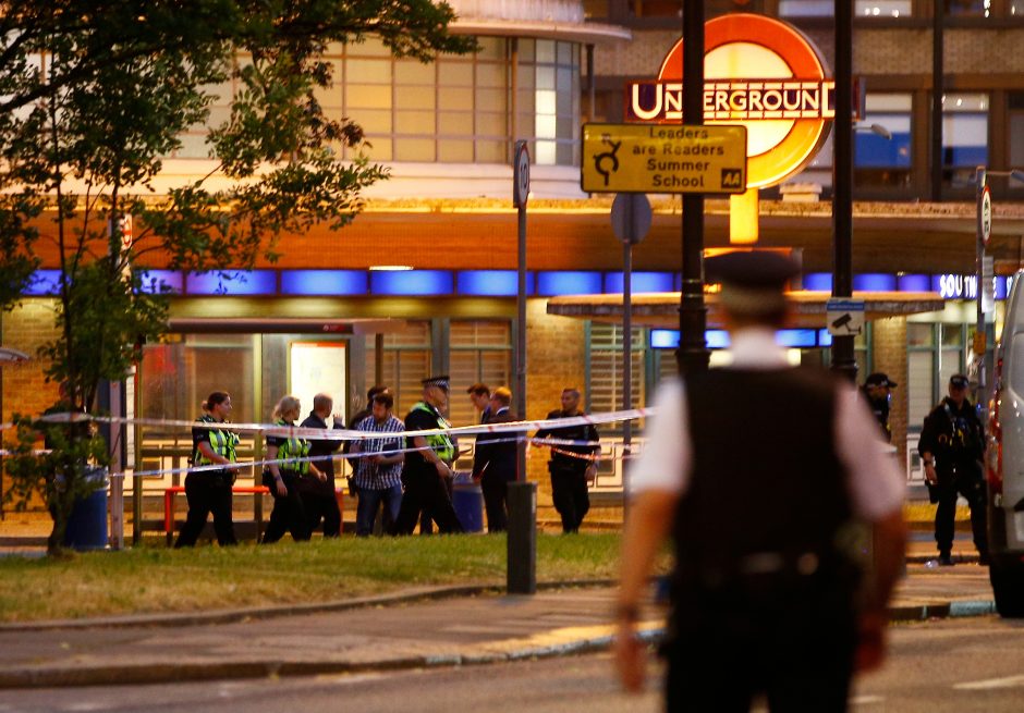 Londono metropolitene nugriaudėjus sprogimui sužeisti penki žmonės